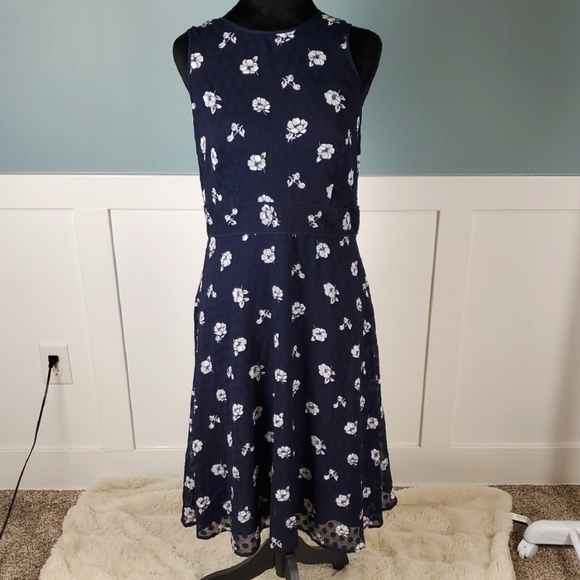 Ann Taylor Dresses & Skirts - Ann Taylor Navy Blue Floral Swiss Dot Dress 4 Sleeveless